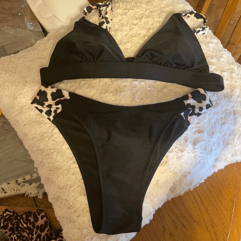 Black and cheetah bikini!